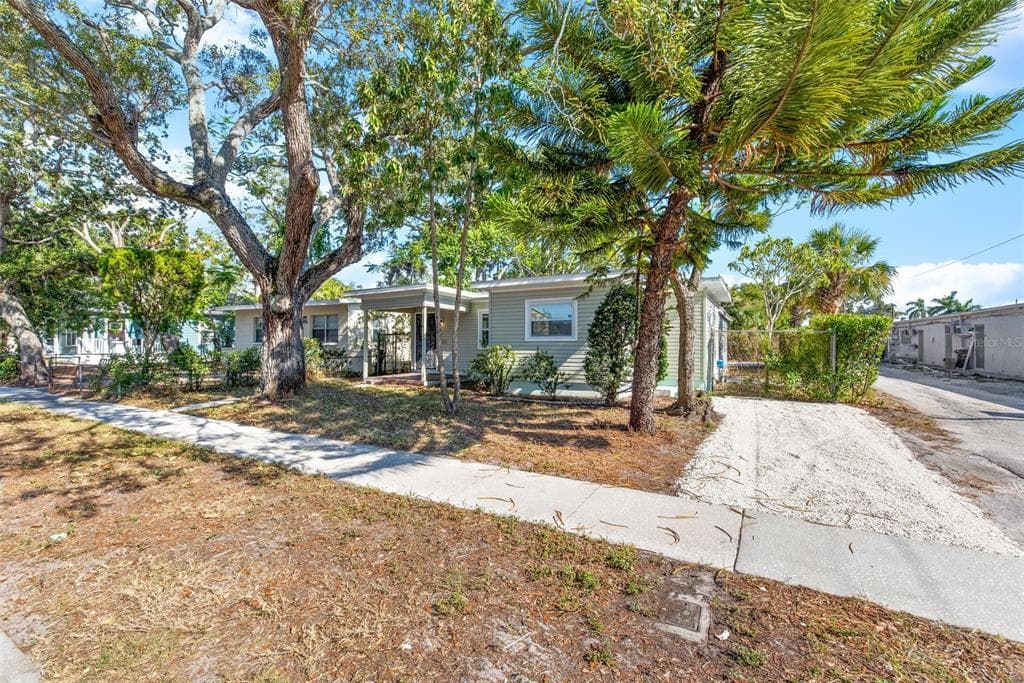 4832 8TH AVENUE S ST PETERSBURG, FL 33711