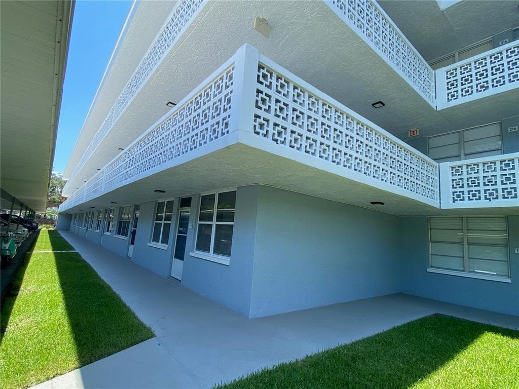 4720 LOCUST STREET NE UNIT 114 ST PETERSBURG, FL 33703