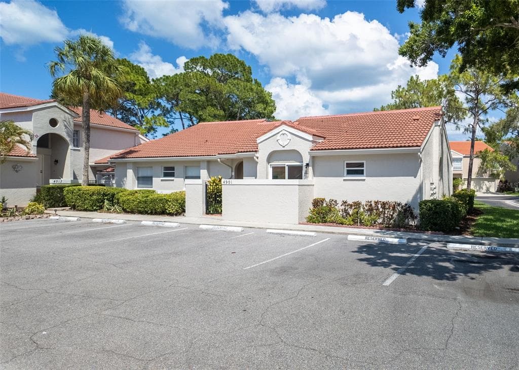 4901 MILANO COURT NE ST PETERSBURG, FL 33703