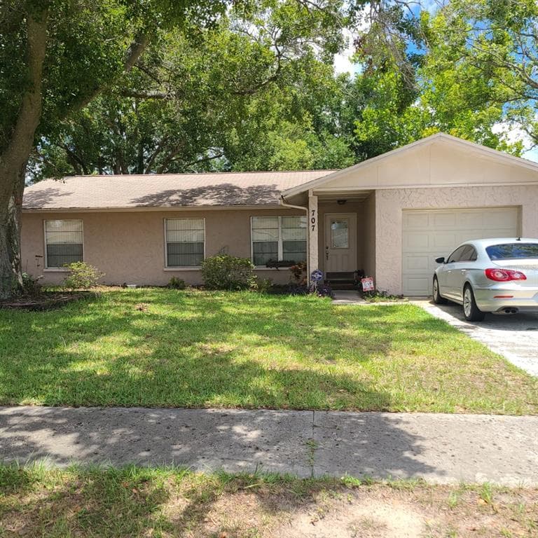 707 GATEWAY LANE TAMPA, FL 33613