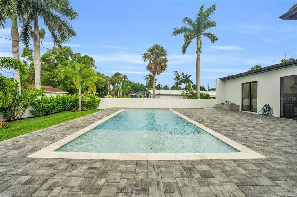1324 LONGWOOD DRIVE FORT MYERS, FL 33919