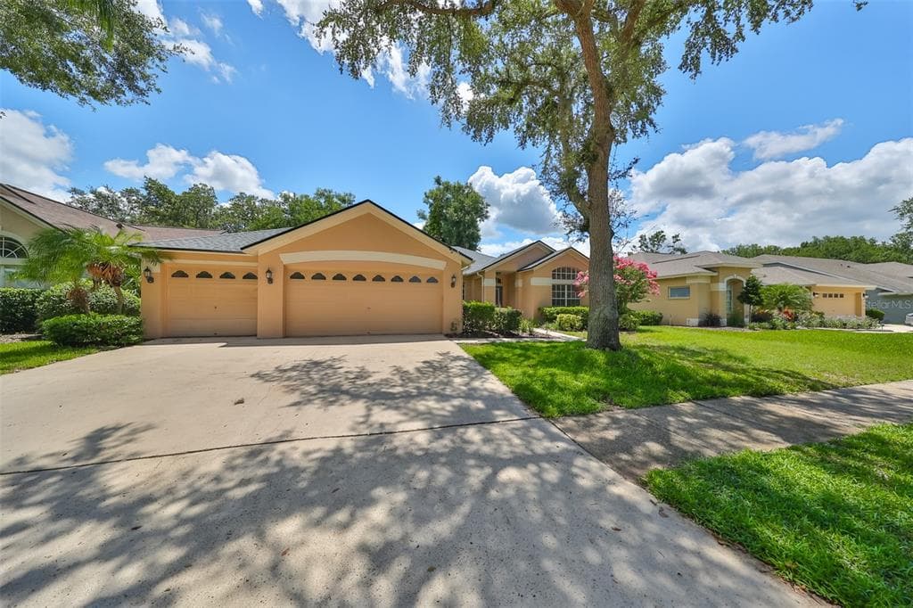 4404 WINDING RIVER DRIVE VALRICO, FL 33596