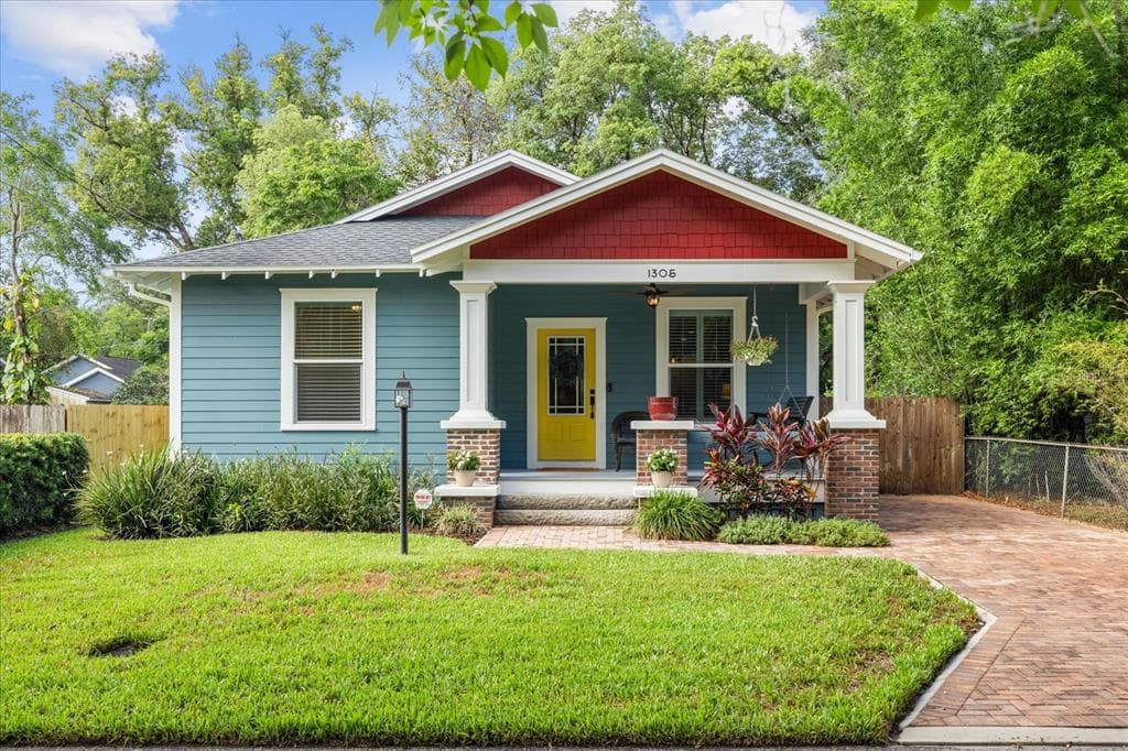 1305 E ELM STREET