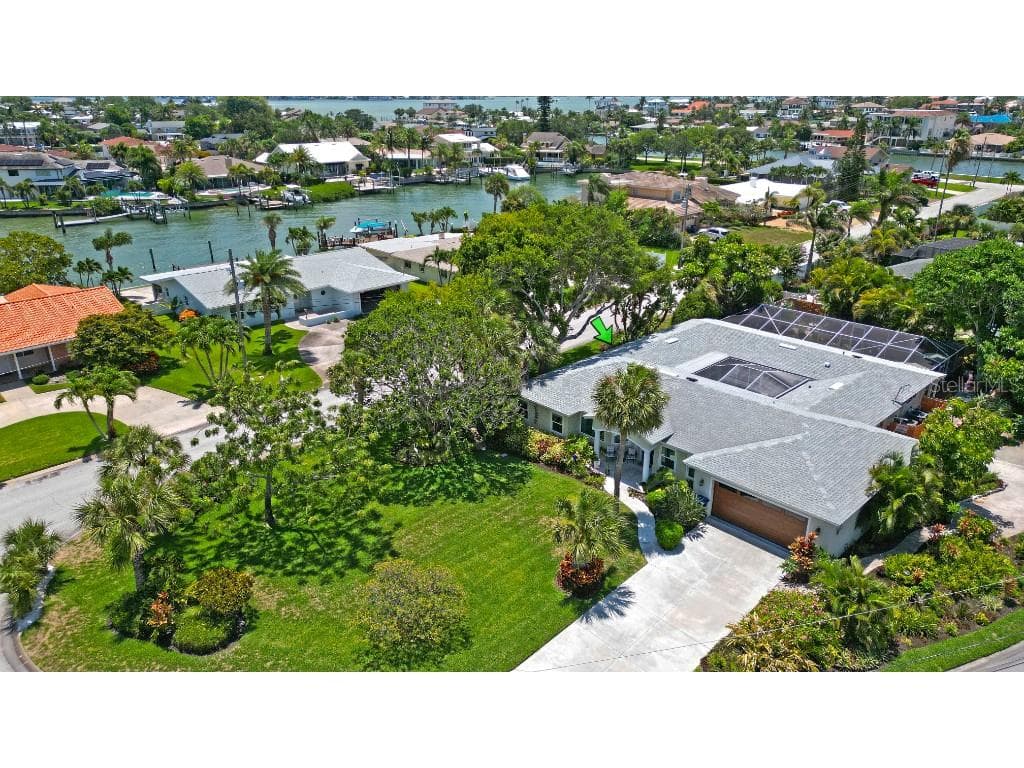 3207 HIBISCUS DRIVE W