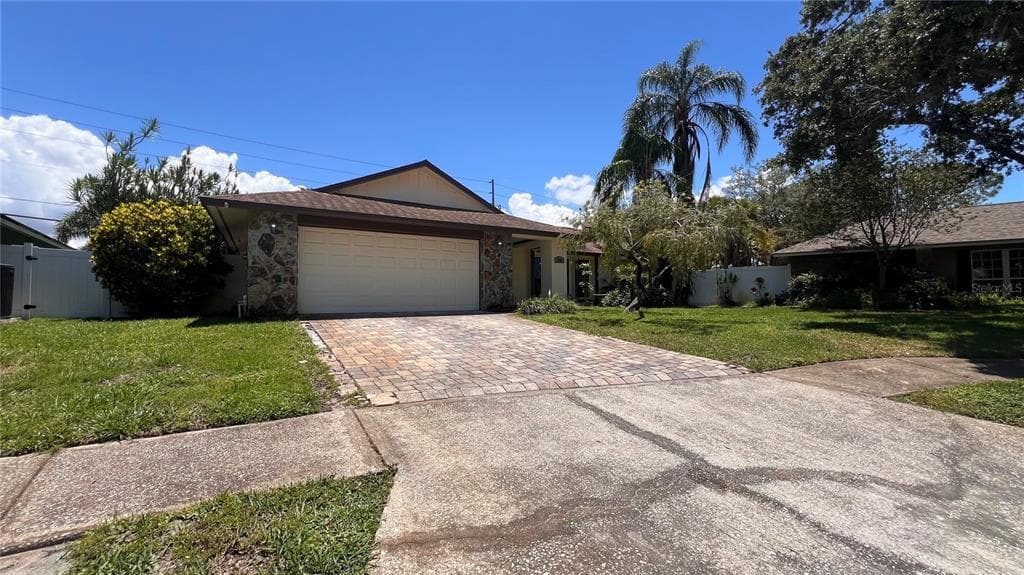 10007 LINDEN PLACE DRIVE SEMINOLE, FL 33776