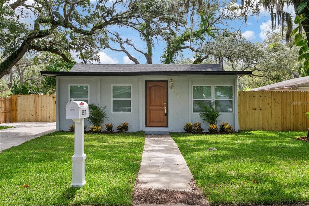 8917 N OTIS AVENUE TAMPA, FL 33604