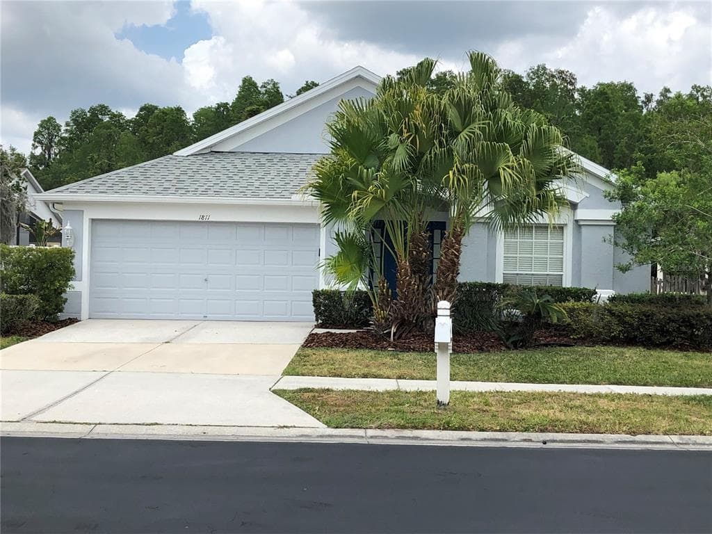 1811 RENSSELAER DRIVE WESLEY CHAPEL, FL 33543
