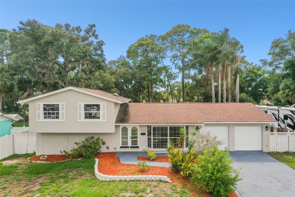 7104 GATEWAY COURT TAMPA, FL 33615