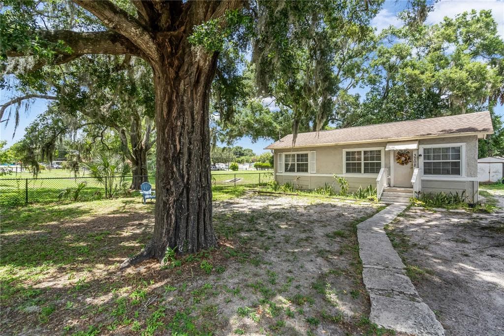 3708 E CARACAS STREET TAMPA, FL 33610