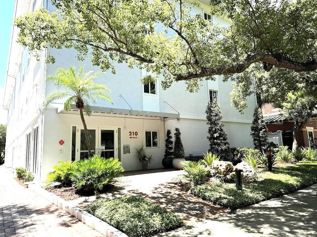 210 5TH AVENUE S UNIT 304 ST PETERSBURG, FL 33701