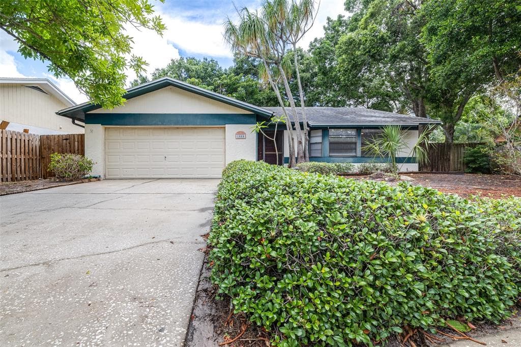 1888 SUNSET WOODS COURT CLEARWATER, FL 33763