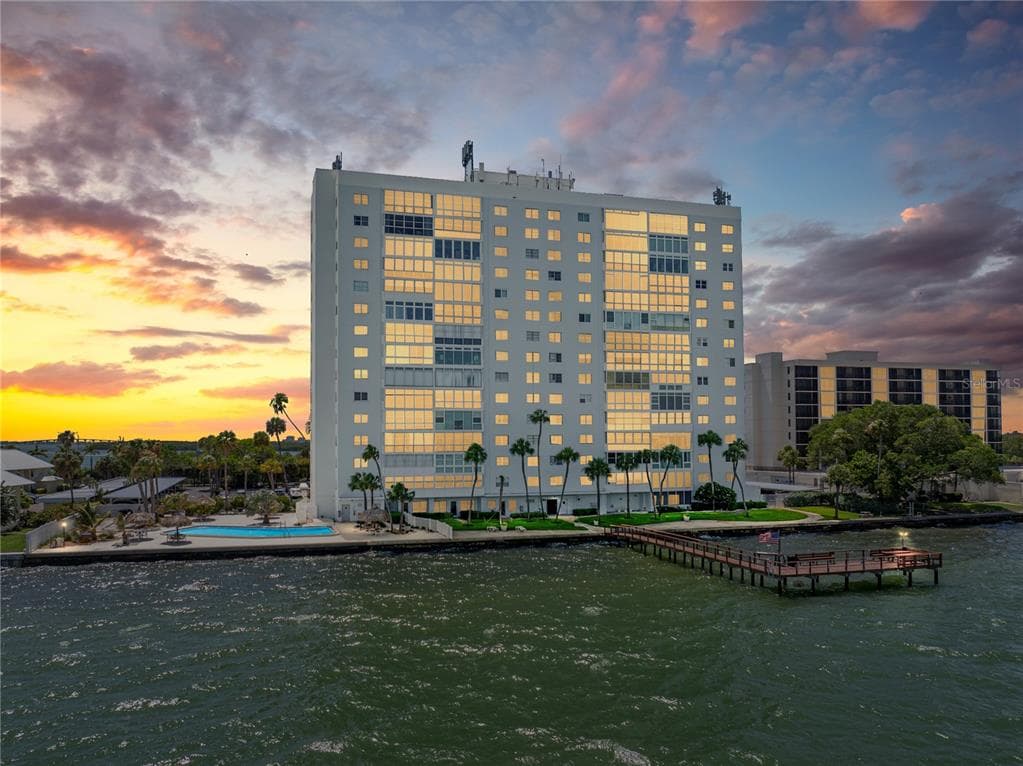 7200 SUNSHINE SKYWAY LANE S UNIT 16F ST PETERSBURG, FL 33711