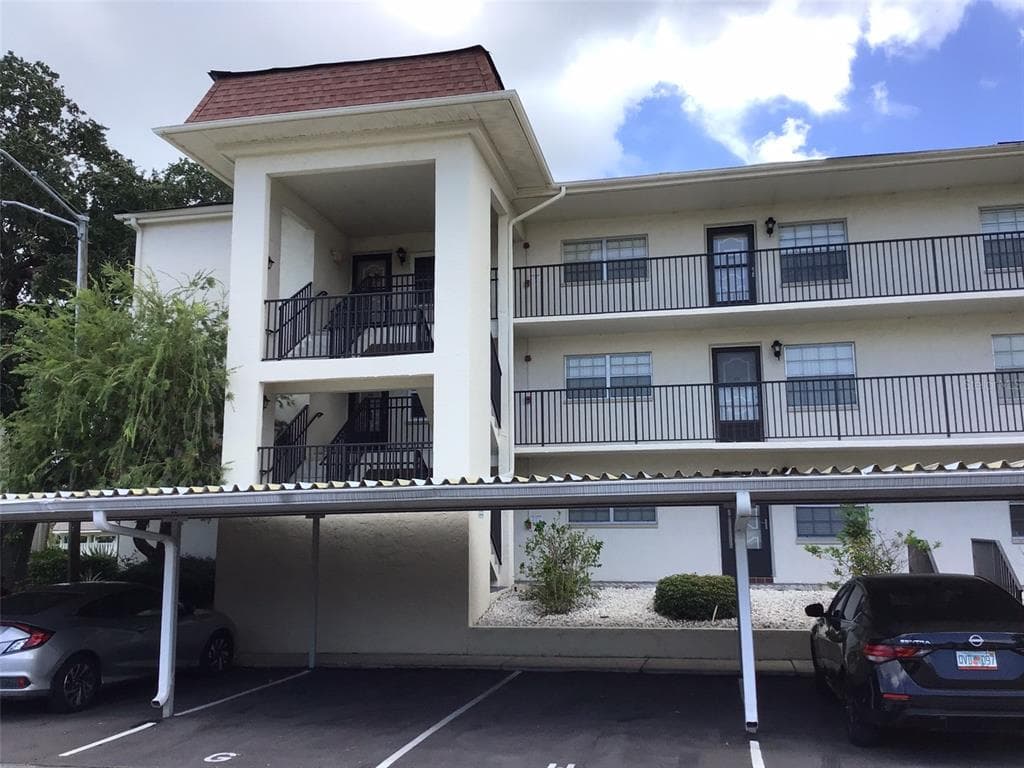 1375 DOOLITTLE LANE UNIT 201 DUNEDIN, FL 34698