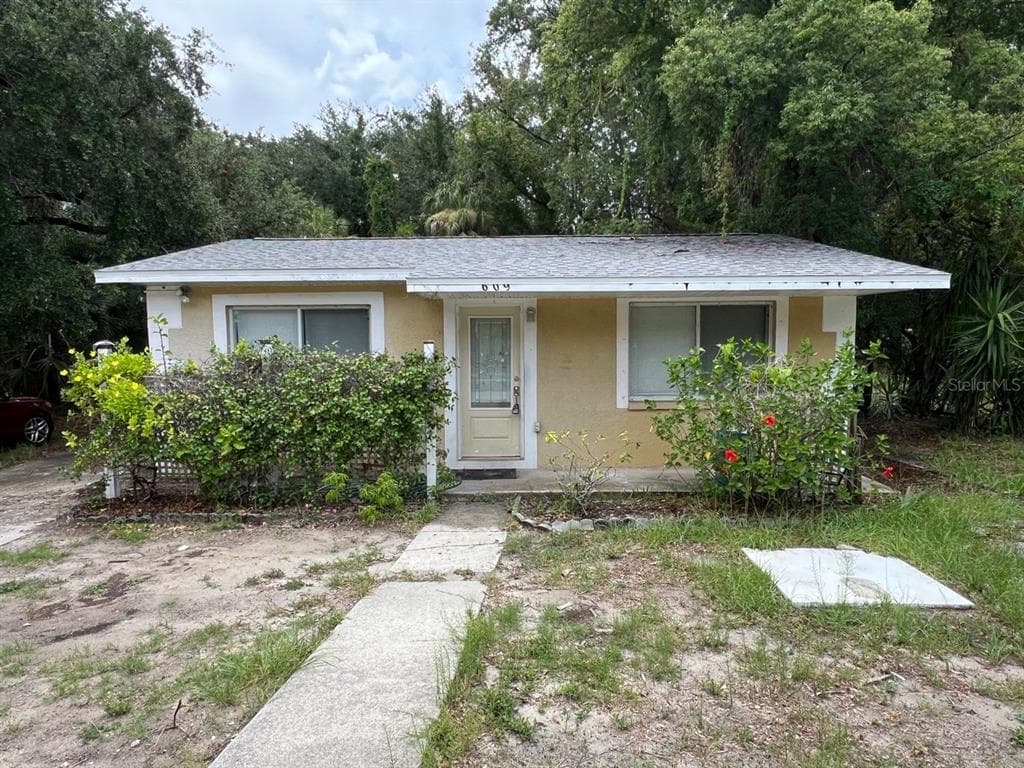 609 S SAFFORD AVENUE TARPON SPRINGS, FL 34689
