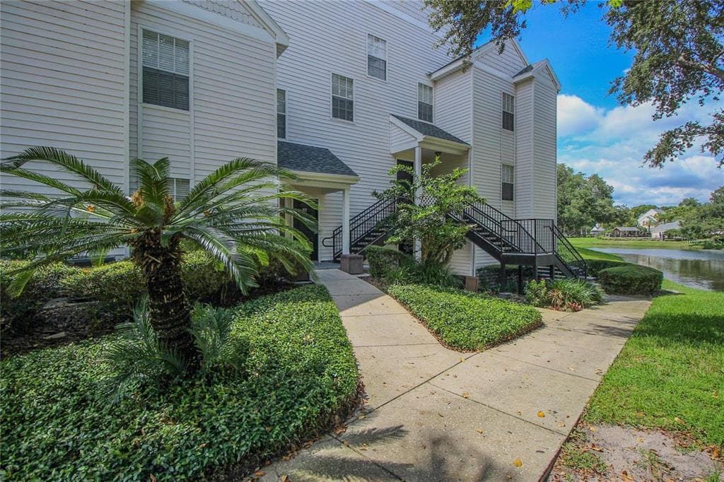 3275 HAVILAND COURT UNIT 303 PALM HARBOR, FL 34684