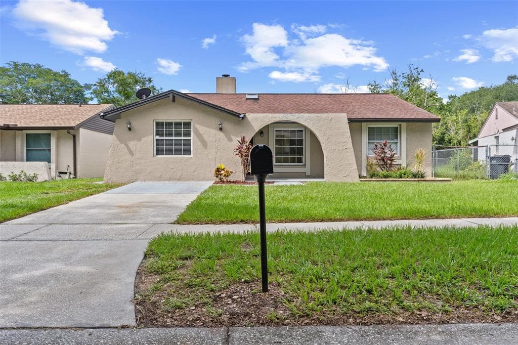 16124 FOXFIRE DRIVE TAMPA, FL 33618