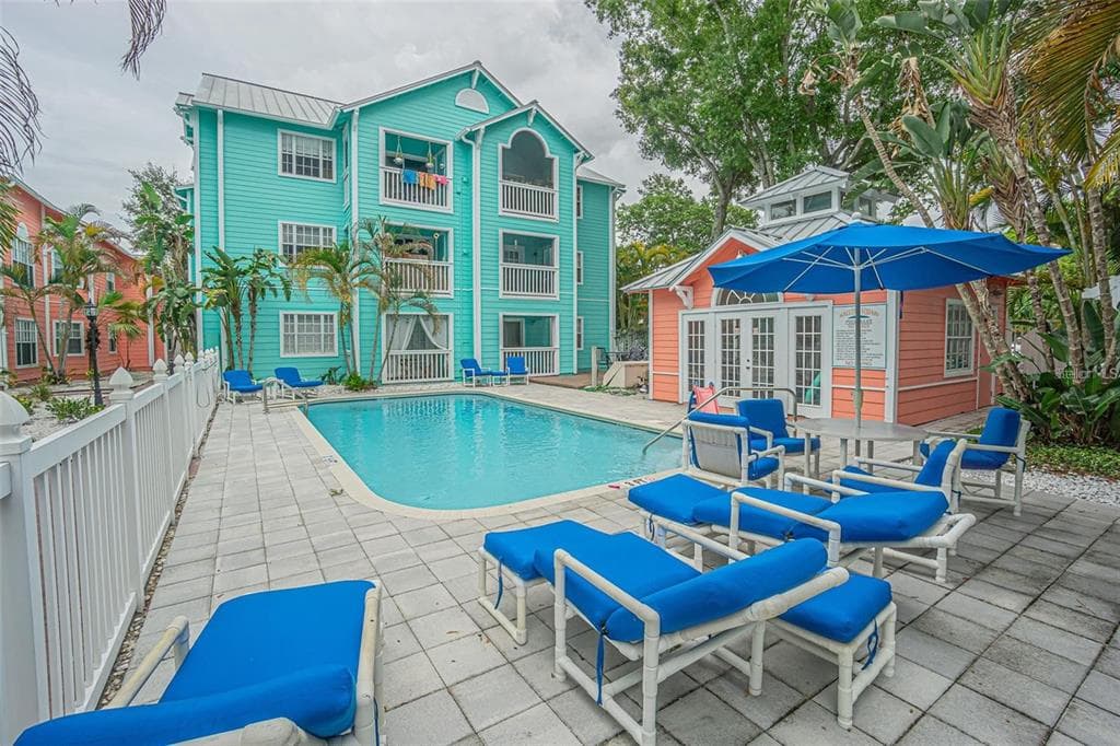3002 W CLEVELAND STREET UNIT D11 TAMPA, FL 33609