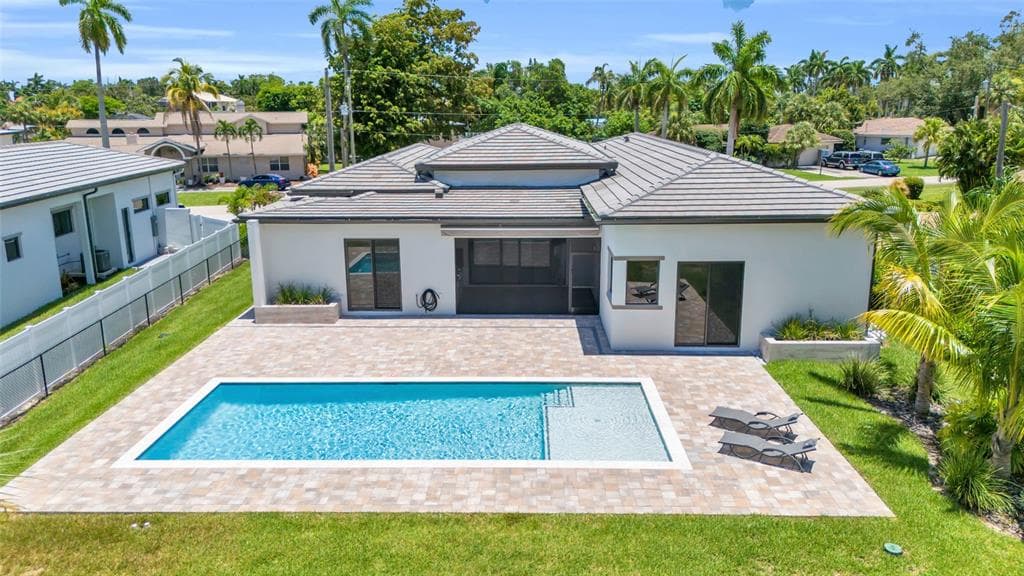 1332 LONGWOOD DRIVE FORT MYERS, FL 33919
