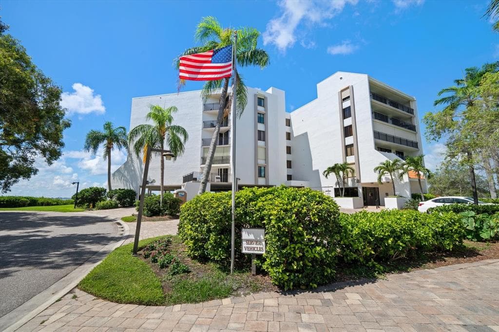 5700 ESCONDIDA BOULEVARD S UNIT 306 ST PETERSBURG, FL 33715
