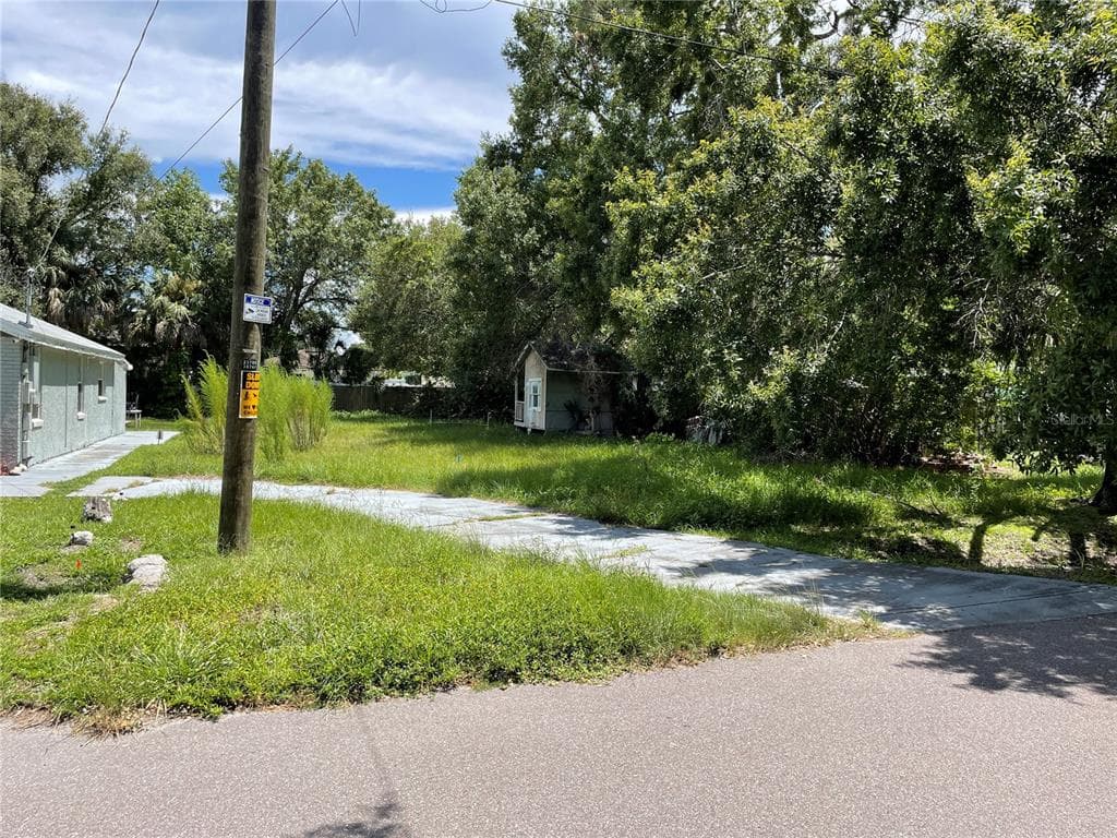 3712 W ELROD AVENUE TAMPA, FL 33611