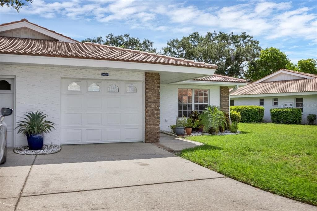 5629 GARDEN LAKES DRIVE BRADENTON, FL 34203