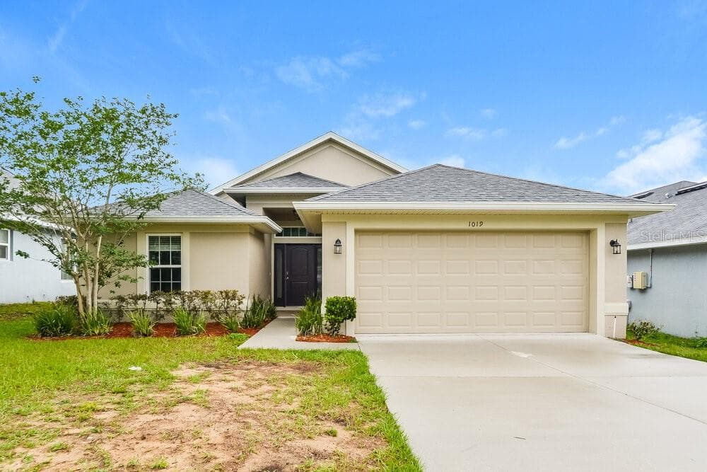 1019 LONGVILLE CIRCLE TAVARES, FL 32778