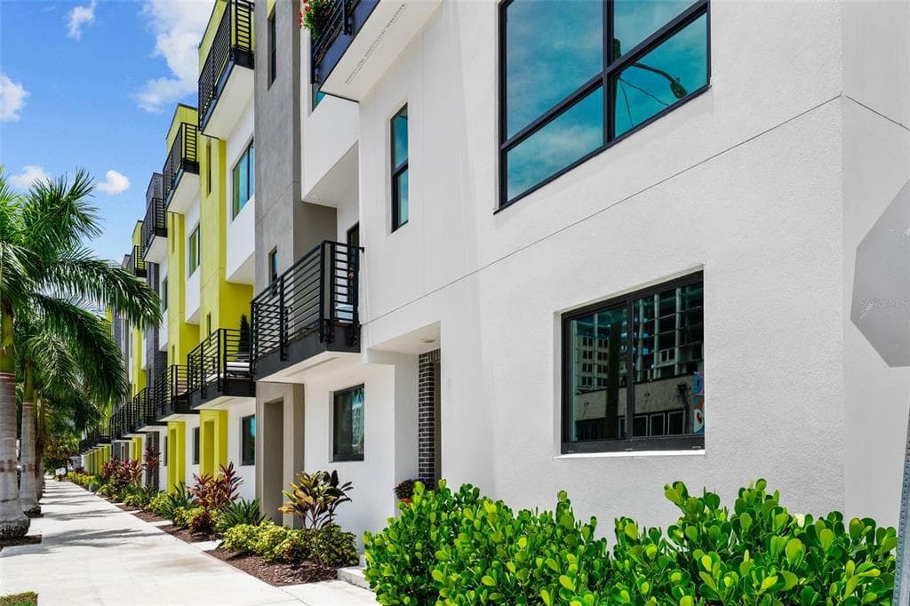 913 ARLINGTON AVENUE N ST PETERSBURG, FL 33705