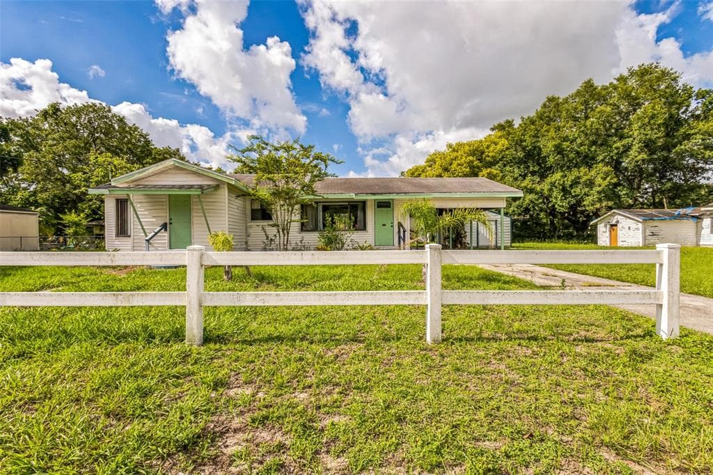 1205 NE 3RD STREET MULBERRY, FL 33860