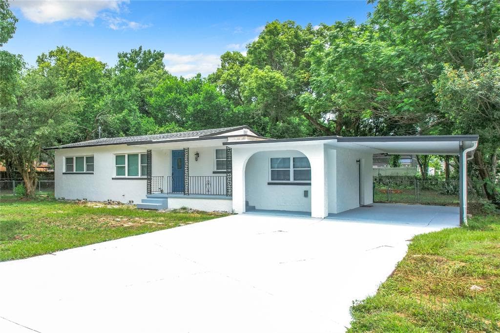 1300 MONTEREY DRIVE EUSTIS, FL 32726