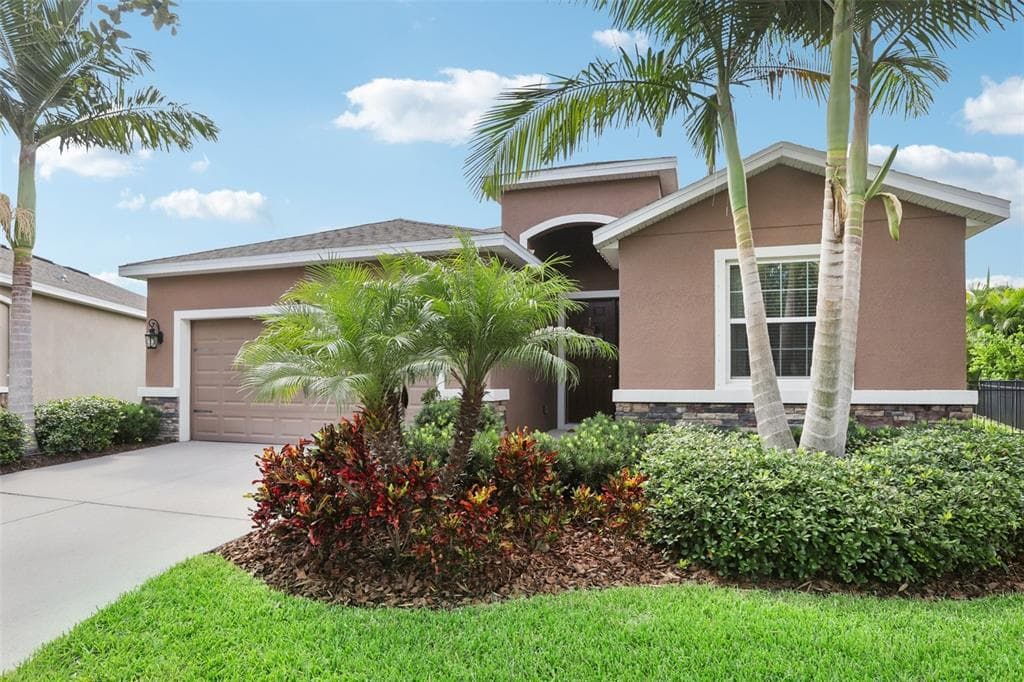7523 LANTERN PARK AVENUE APOLLO BEACH, FL 33572