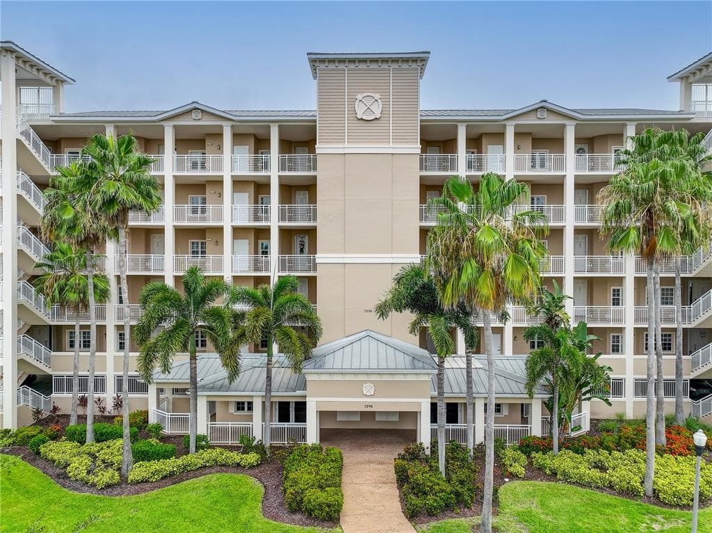 7296 MARATHON DRIVE UNIT 201 SEMINOLE, FL 33777