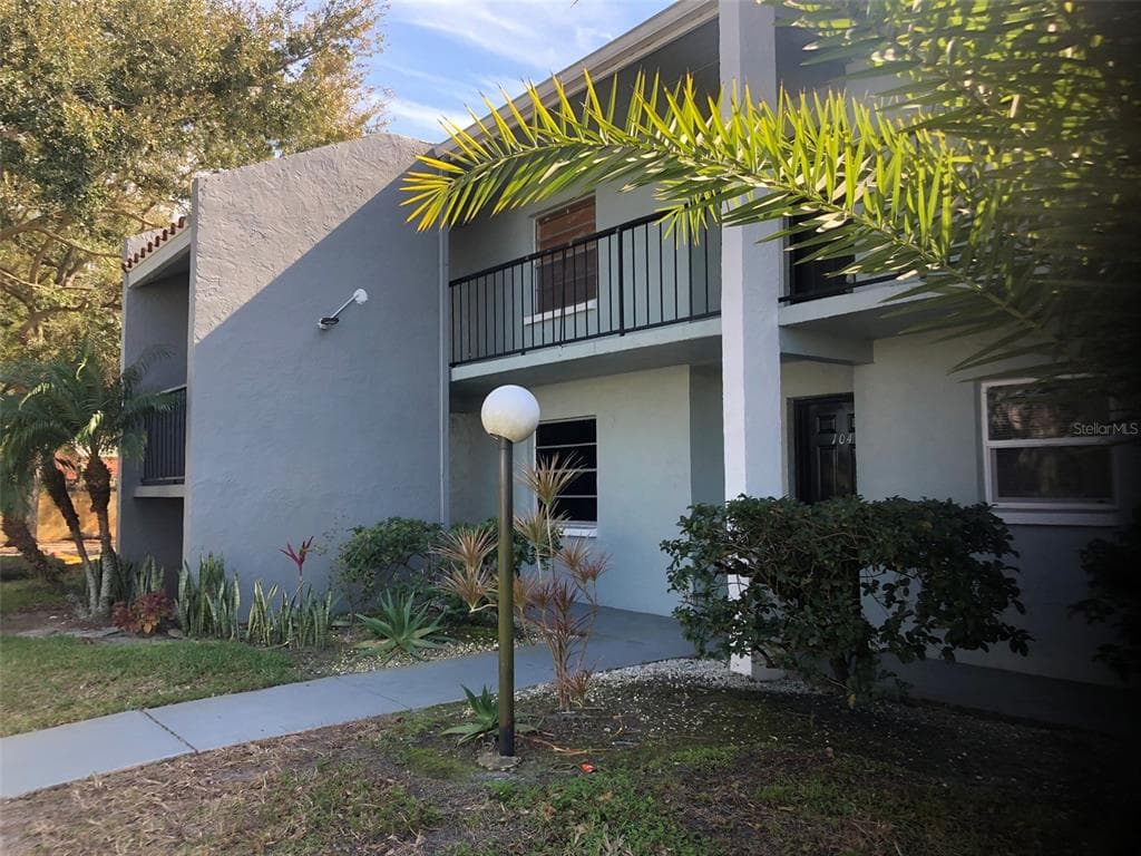 2835 SOMERSET PARK DRIVE UNIT 104 TAMPA, FL 33613