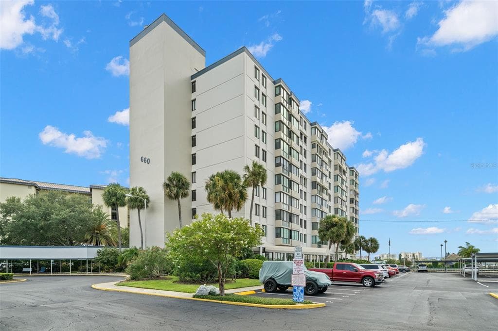 660 ISLAND WAY UNIT 906 CLEARWATER BEACH, FL 33767