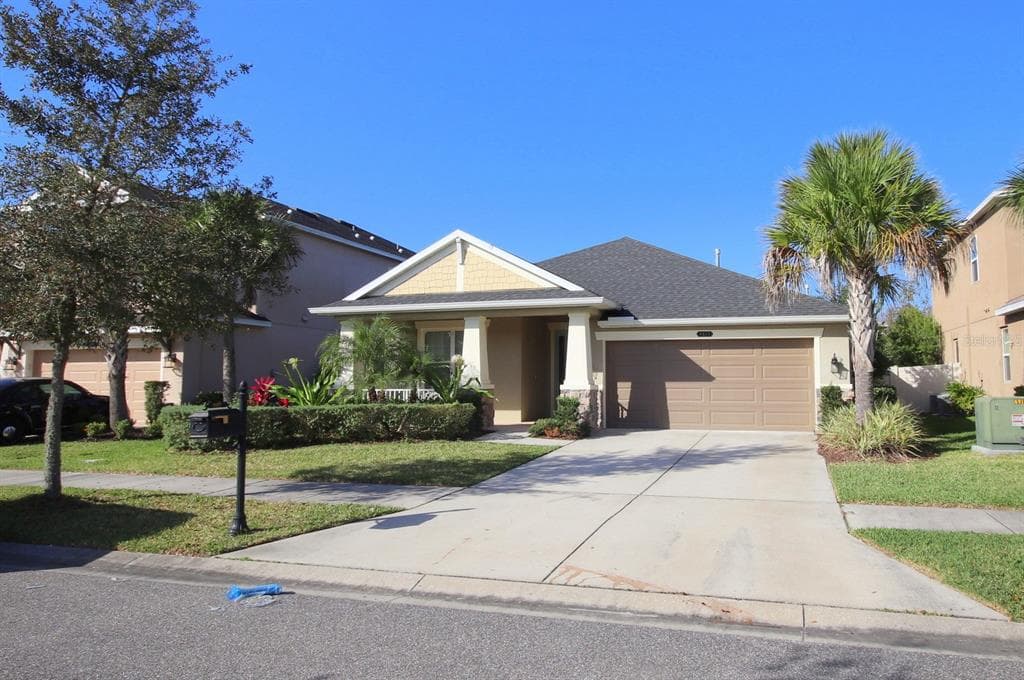 8827 SENTIERO DRIVE LAND O LAKES, FL 34637