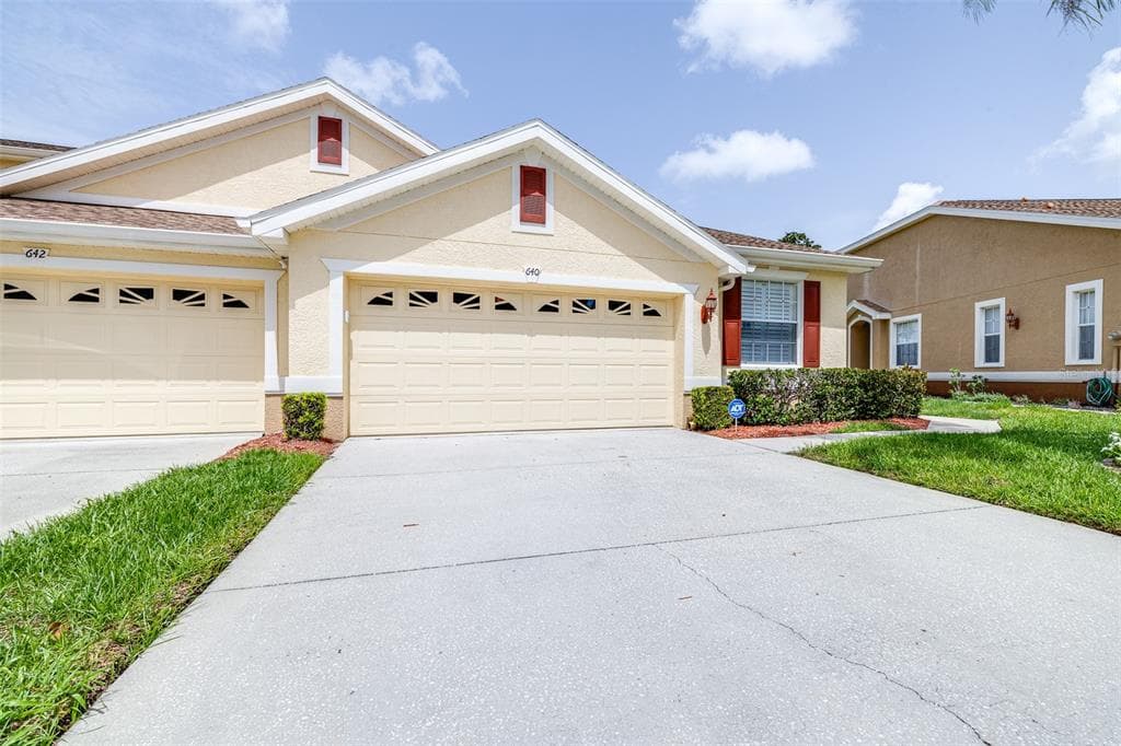 640 SPRING LAKE CIRCLE TARPON SPRINGS, FL 34688