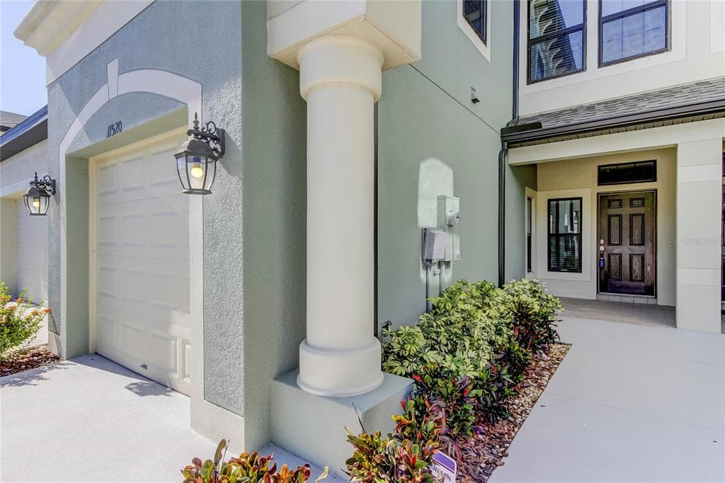 11520 CROWNED SPARROW LANE TAMPA, FL 33626