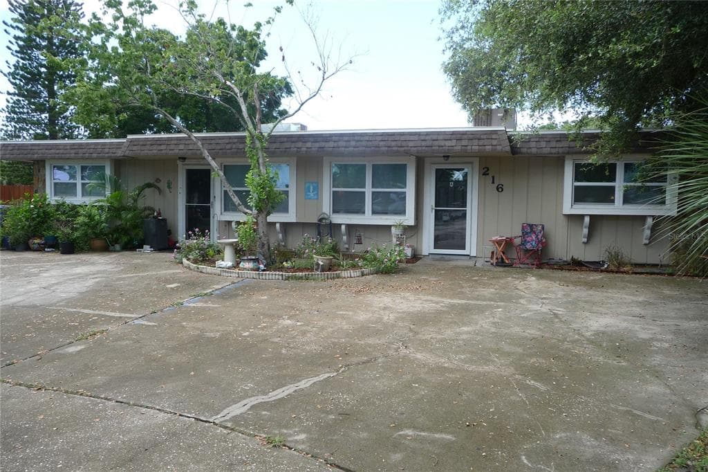 216 JODY COURT LARGO, FL 33771