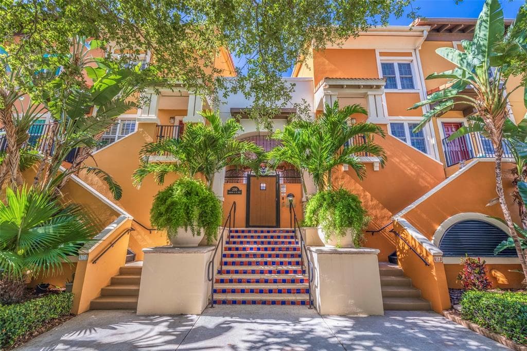 200 4TH AVENUE S UNIT 202