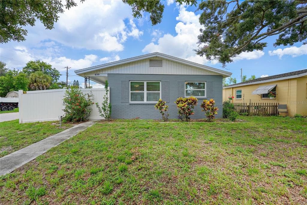 699 71ST AVE N ST PETERSBURG, FL 33702