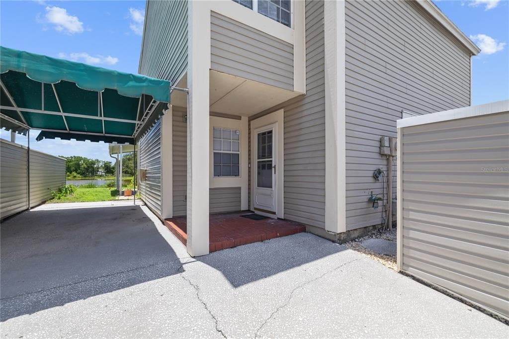 6926 LAKE PLACE COURT UNIT 6926 TAMPA, FL 33634