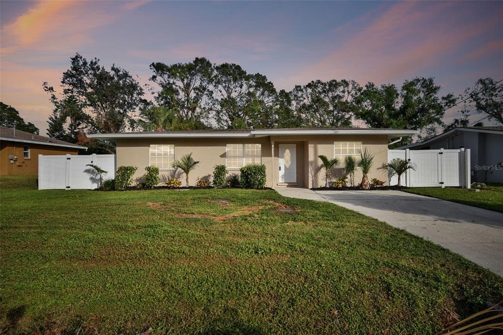 831 SEARCY AVENUE SARASOTA, FL 34237