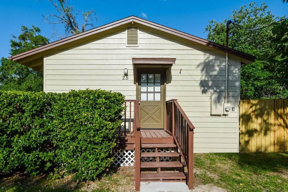 25 N CHRISTIANA AVENUE APOPKA, FL 32703