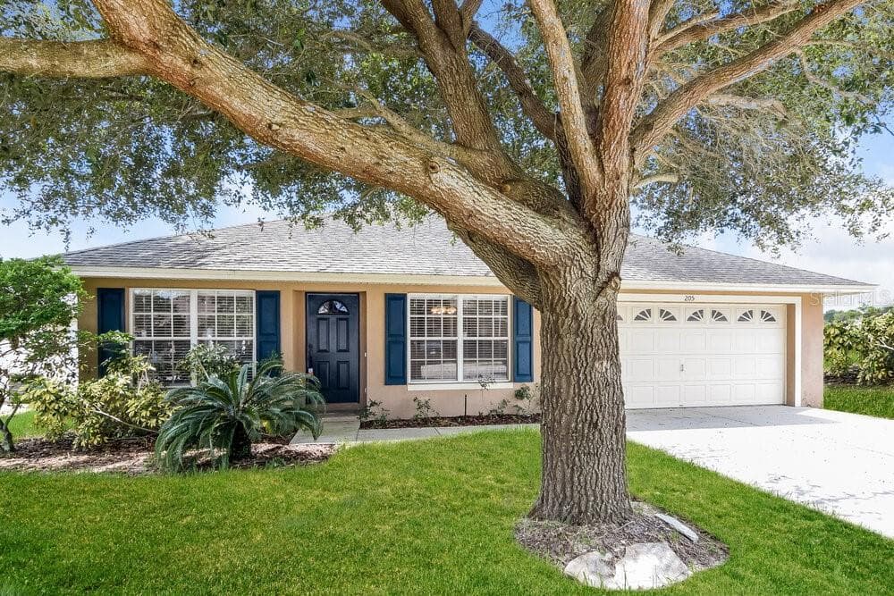 205 MADALYN COURT AUBURNDALE, FL 33823