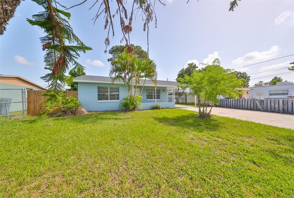 3907 W FLORA STREET TAMPA, FL 33614
