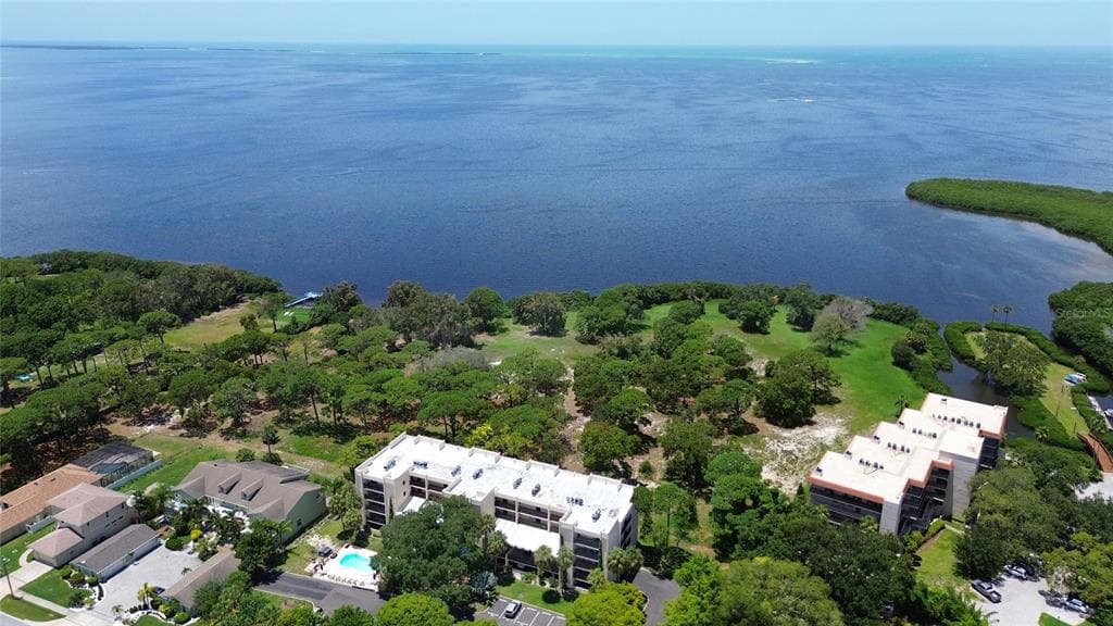 303 TARPON POINT TARPON SPRINGS, FL 34689