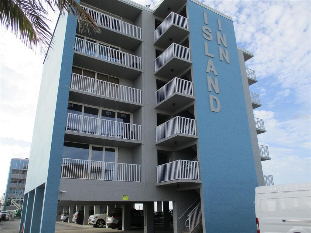 9980 GULF BOULEVARD UNIT 302 ST PETERSBURG, FL 33706