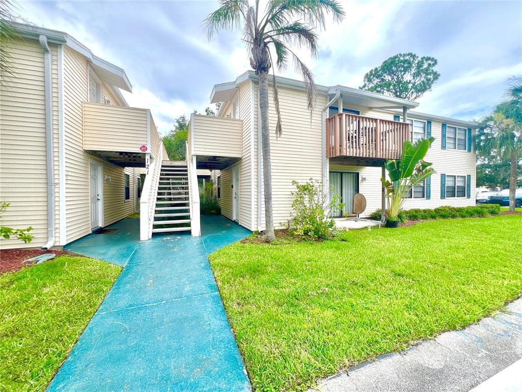 121 LOBLOLLY COURT UNIT A OLDSMAR, FL 34677