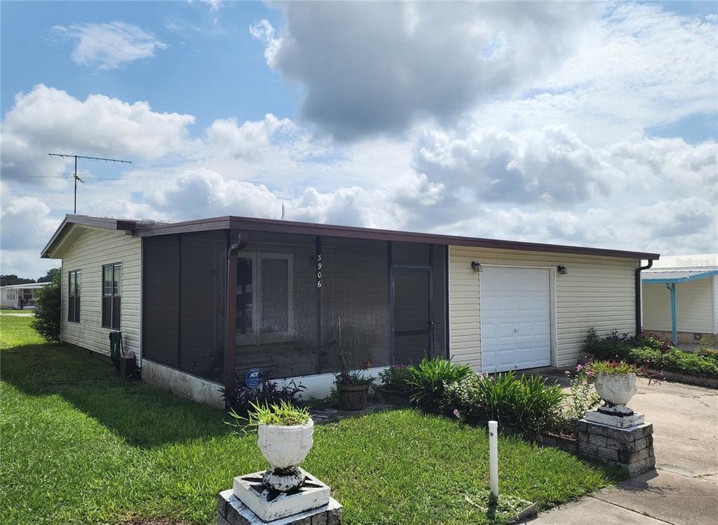 3906 SARAH DRIVE WESLEY CHAPEL, FL 33543