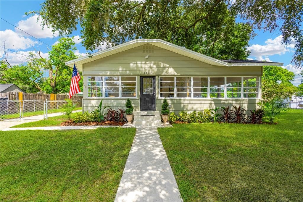 8617 N ORANGEVIEW AVENUE TAMPA, FL 33617