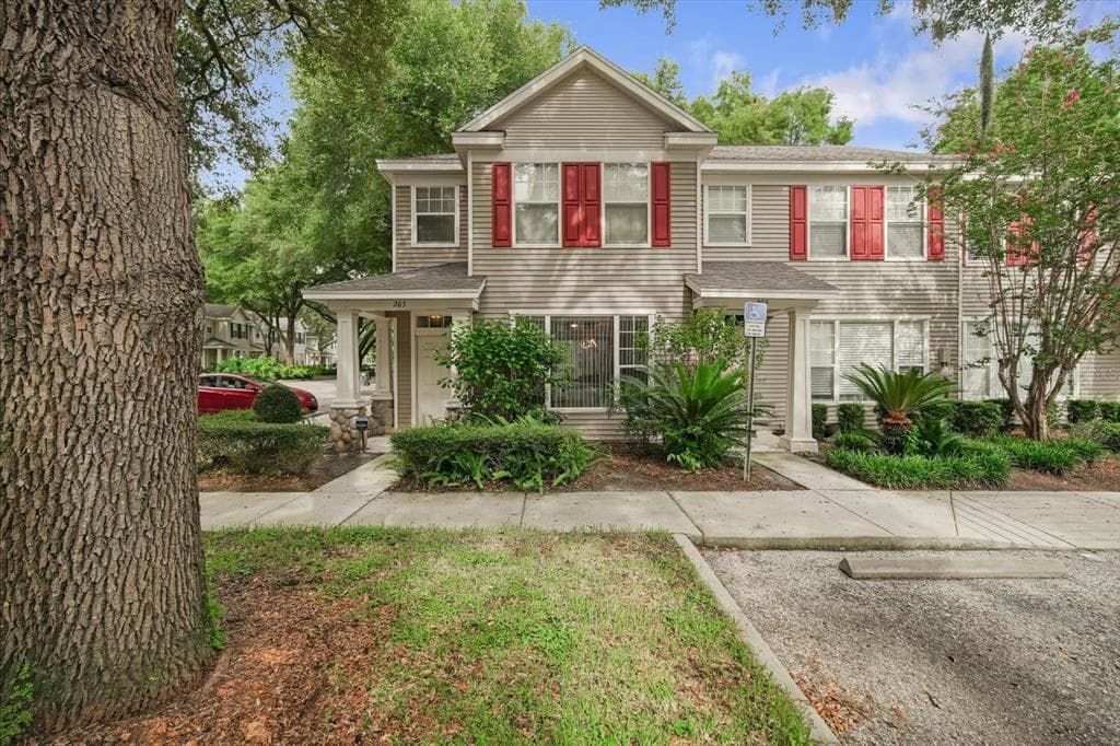 203 GOLDEN POND COURT VALRICO, FL 33594